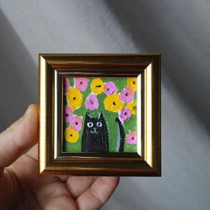 テーブルの上に黒猫が描かれたミニ花 油絵 額入り 2 x 2 インチ オリジナル花 ハンドメイド 静物画 花束の絵