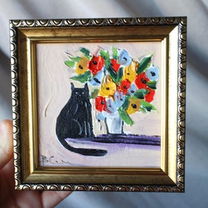 Mini Blumen mit schwarzer Katze auf dem Tisch Ölgemälde eingerahmt 4 x 4 Original Blume Handgemachte Stilllebenmalerei Blumenstraussmalerei