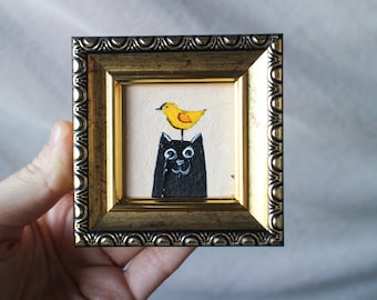 ミニサイズの黒猫の油絵、頭に鳥が乗っている、額装済みオリジナル