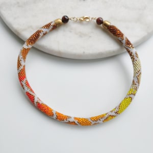 Collana all'uncinetto con perline, girocollo a serpente sfumato, perline giapponesi e ceche, occhio di tigre