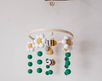 Daisy Felt Ball Mobile with Needle Felted Bees, Bright Nursery or Childrens Bedroom Decoration. Floral Baby Mobile, Handmade, Plastic Free