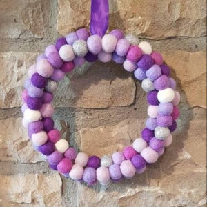 Couronne de boules en feutre dans des tons d'automne, décoration de guirlande de feutre d'intérieur, chambre safari, décoration de forêt, décoration d'intérieur dans des tons ocres et naturels Shades of Purple