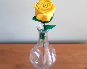 Handgefertigte gelbe Filzrose, Geschenkidee mit ewig haltbaren Blumen