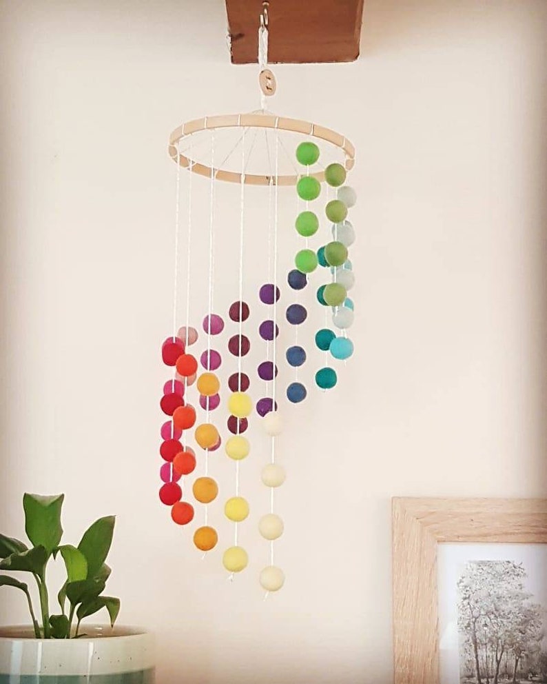 baby gift Rainbow Rainbow Cascading Felt Ball Mobile Nursery Decoration Shades