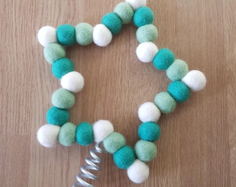 Bola de fieltro con forma de estrella para la punta del árbol de Navidad, inspirada en el muérdago. Cuentas de lana con forma de estrella. Blanco, arcoíris, colores personalizados.