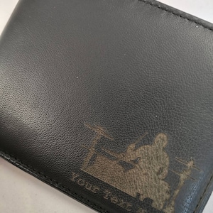Carteira de couro de baterista personalizada. Gravado com seu próprio texto. Caixa de presente disponível.