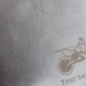Cartera de cuero dirt bike personalizada.  Grabado con tu propio texto. Caja de regalo disponible.