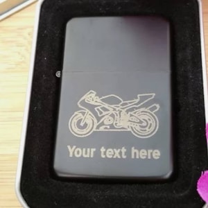 Motorrad feuerzeug personalisiert mit eigenem Text und Geschenkdose.