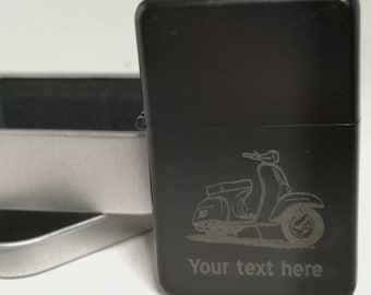 Scooter encendedor personalizado con tu propio texto y lata de regalo.