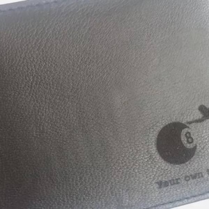 Cartera de cuero Snooker personalizada.  Grabado con tu propio texto. Caja de regalo disponible.