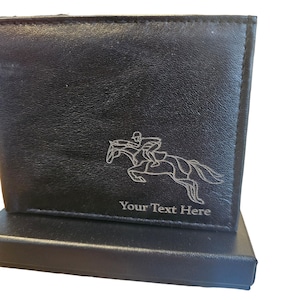 Carteira de couro personalizada Horse Racing / Jockey. Gravada com seu próprio texto. Caixa de presente disponível.