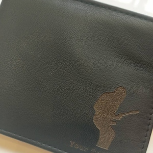 Monedero de guitarrista personalizado.  Grabado con su propio texto. Caja de regalo disponible.