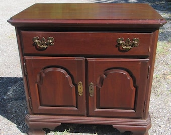 Ethan Allen Georgian Court Nightstand Table Cherry