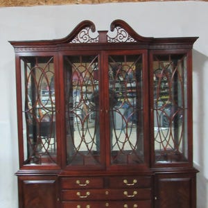 Thomasville China Cabinet Breakfront Mahogany Chippendale Palace
