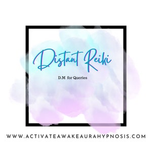 以下が含まれることがあります： 黒い枠と青と紫のテキスト「Distant Reiki」が書かれた水彩画風のグラフィック。メインテキストの下に「D.M for Queries」というテキストがあります。ウェブサイトのアドレス「www.activatewakeaurahypnosis.com」は画像の下にあります。