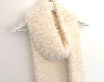Super-soft small chunky faux fur scarf in white