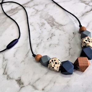 Silicone teething hotsell necklace australia