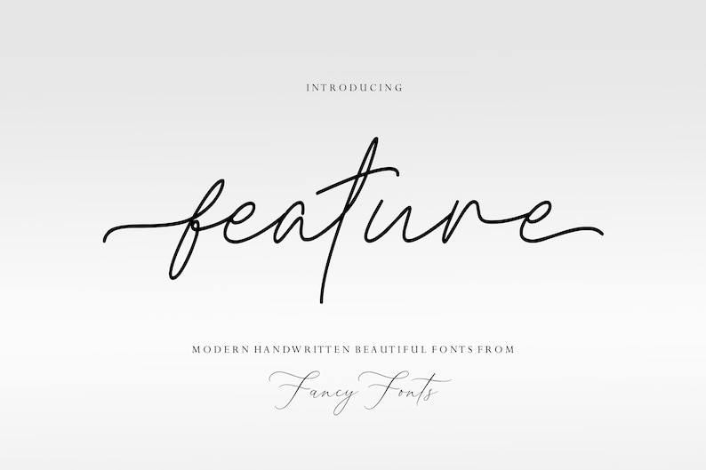 Pode incluir: Imagem de design gr&aacute;fico com a palavra "feature" em escrita elegante e fluida. O texto &eacute; preto sobre um fundo cinza claro. O texto adicional diz "Introducing" e "Modern Handwritten Beautiful Fonts From Fancy Fonts."