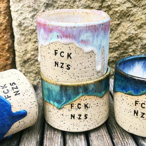 Statement Becher "FCKNZS" aus Keramik