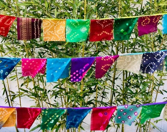 Colorful recycled sari fabric flag pennant (18pcs) 3m