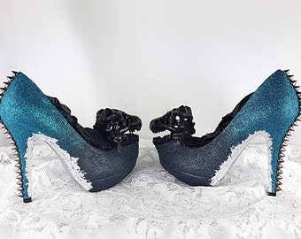 Dinosaur skull custom shoes, dinosaur skull heels, dinosaur gift, skull heels, skull custom shoes, custom glitter shoes, glitter spikes heel