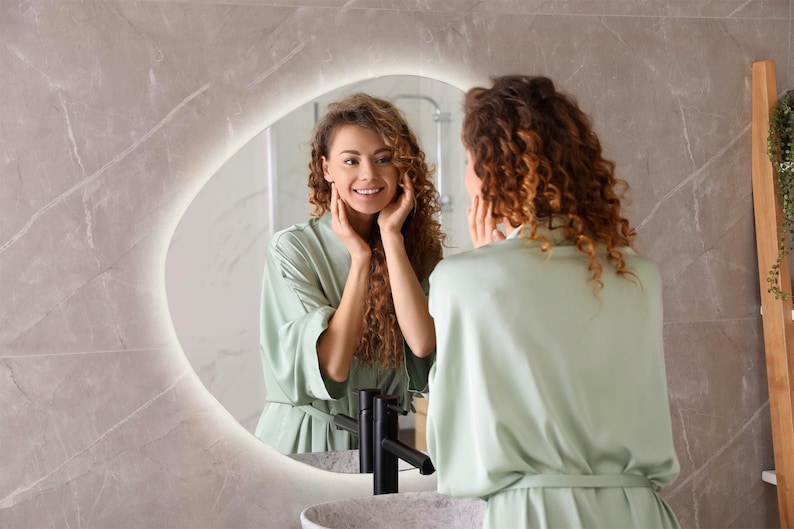 Miroir LED asymétrique pour salle de bain LED chaude/neutre/froide, design moderne, lumière LED, miroir de forme irrégulière, miroir de maquillage image 5