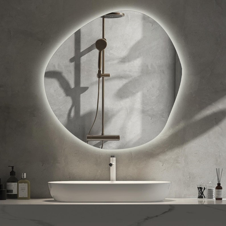 Miroir LED asymétrique pour salle de bain LED chaude/neutre/froide, design moderne, lumière LED, miroir de forme irrégulière, miroir de maquillage image 1