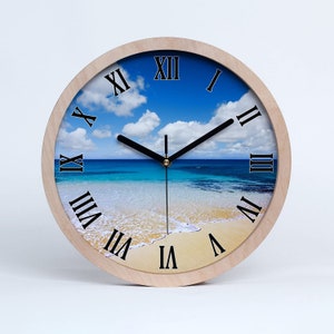 Reloj de pared de madera, reloj de pared con diseño de mar, océano y playa, impresión de pared de madera azul, reloj de habitación minimalista beige, paisaje, manecillas de reloj negras o blancas