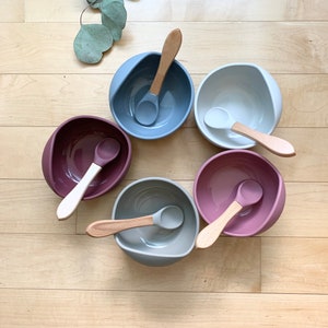 Engraved Silicone Baby Suction Bowl w/Spoon. Personalized Baby Suction Bowl. Slate blue, Gray, Wine Red, Dusty Rose, Cool White Suction bowl