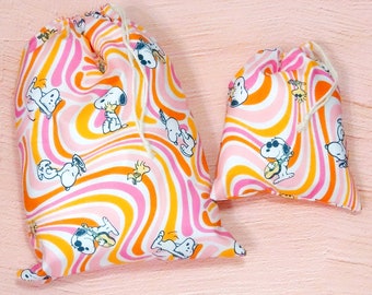 Snoopy Surfen Stoff Geschenkbeutel, wiederverwendbare Kordelzugbeutel