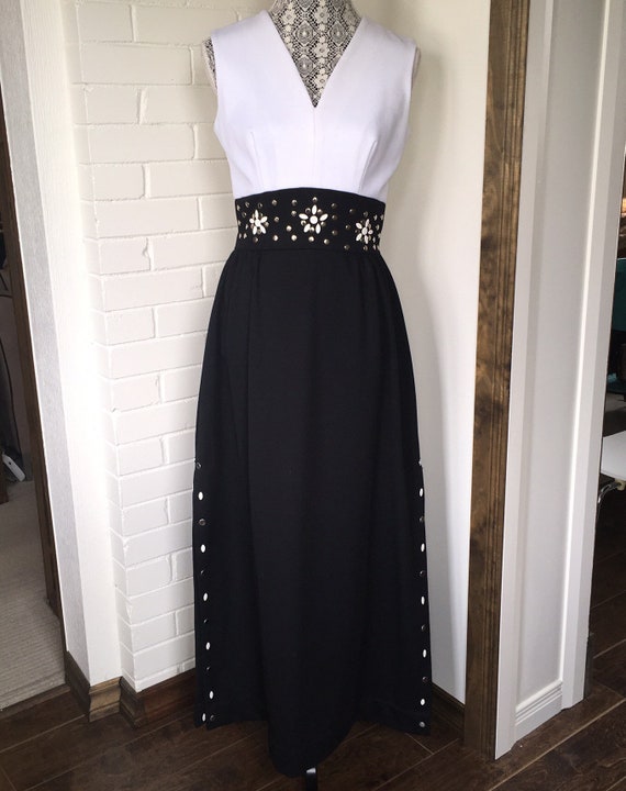 mod white dress