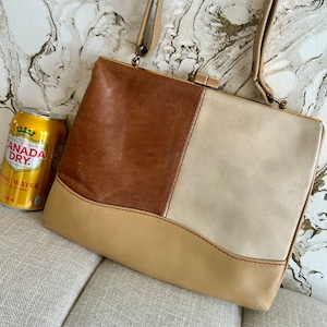 sac à main vintage des années 1950 avec fermoir sur le dessus, bloc de couleur doublé de vinyle