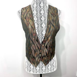 Vintage 90s Lurex accented vest. Geometric leaf design