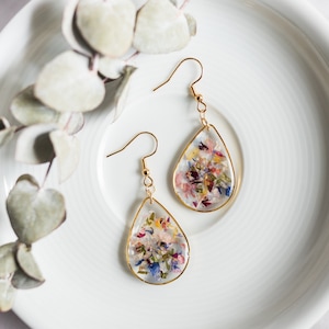 Oorbellen geperste bloemhars: botanische confetti-sieraden