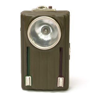 Stara polska latarka sygnałowa wojskowa: oliwkowo-szara, stalowa, pudełkowa
