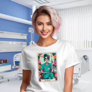 Camisa do departamento de enfermeiras torturadas, camisa engraçada de enfermeira, memes de enfermeira em alta, enfermeira registrada, camiseta All is Fair, camisetas da moda RN, tarô