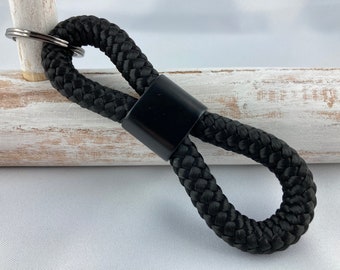 Key ring made of sailing rope with a matt black spacer, black/black