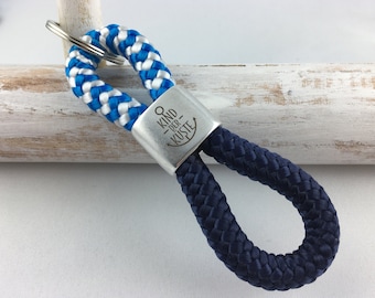 Key ring made of sailing rope with a silver-plated connector engraved with "Child of the Coast" blue-white/dark blue