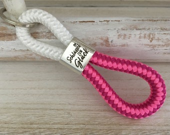 Schlüsselanhänger aus Segelseil mit versilbertem Zwischenstück mit Gravur "Schlüssel zum Glück", weiß/ pink-mix