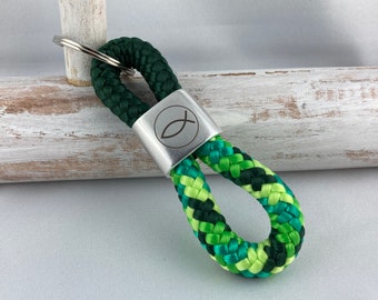 Key ring made of sailing rope with a silver-plated intermediate piece with engraving "Fish", dark green/green mix