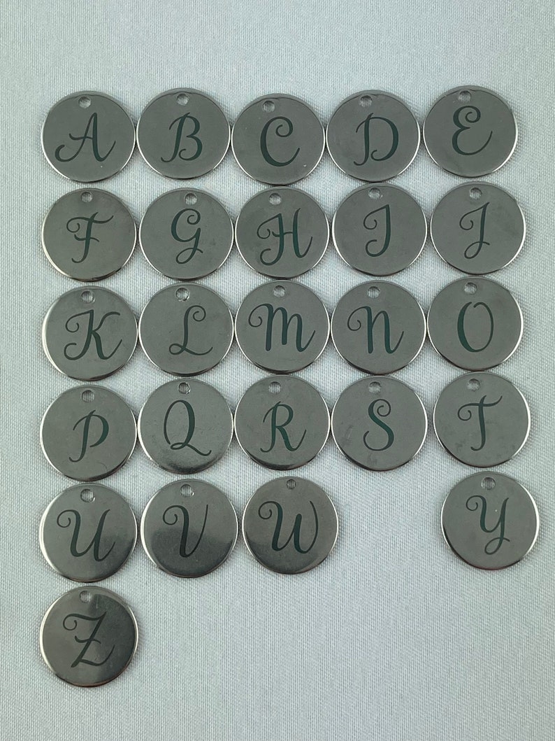 Schlüsselanhänger aus Segelseil mit versilbertem Zwischenstück mit Gravur Fisch und Buchstabenanhänger in Wunschfarbe Bild 10