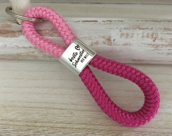 Schlüsselanhänger aus Segelseil mit versilbertem Zwischenstück mit Gravur "Beste Schwester der Welt", rosa/ fuchsia