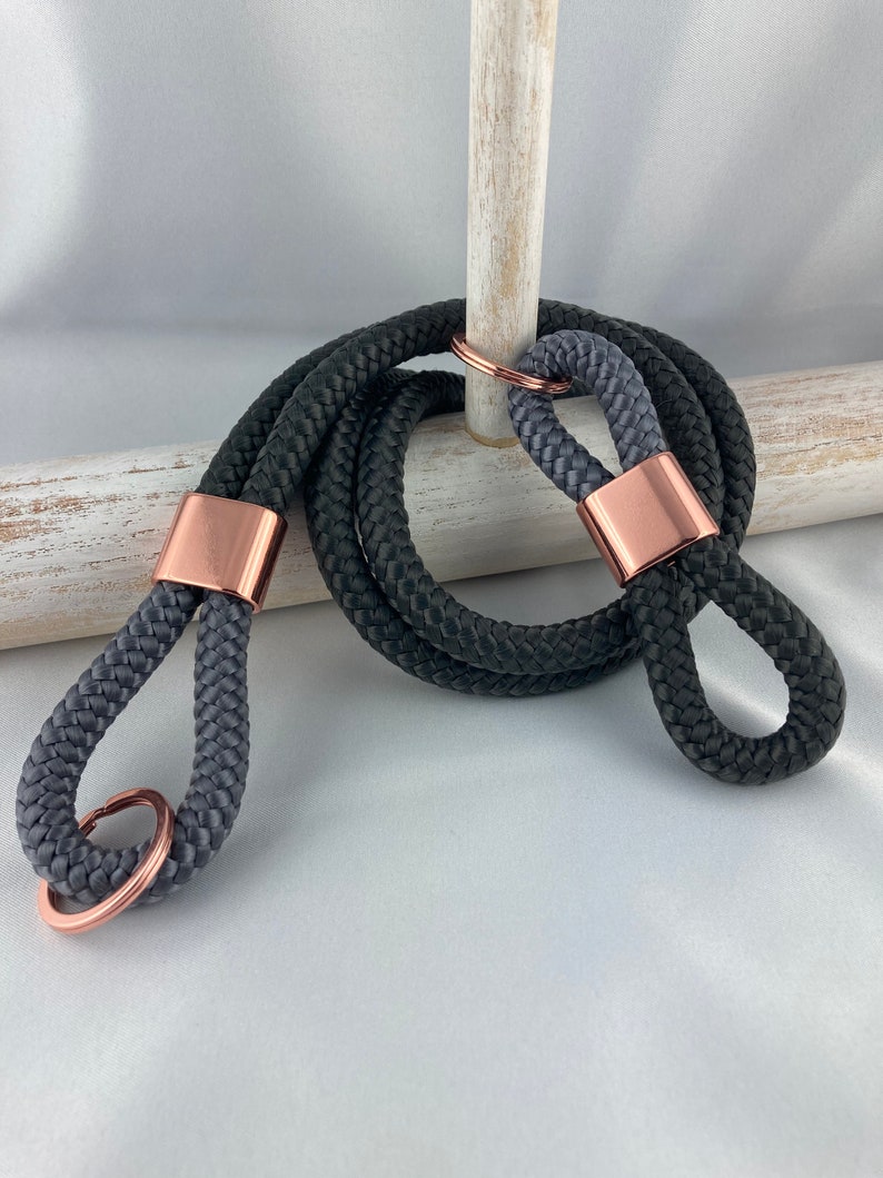 Set of lanyard and key ring made of sailing rope with an intermediate piece in rose gold, gray/dark gray image 2