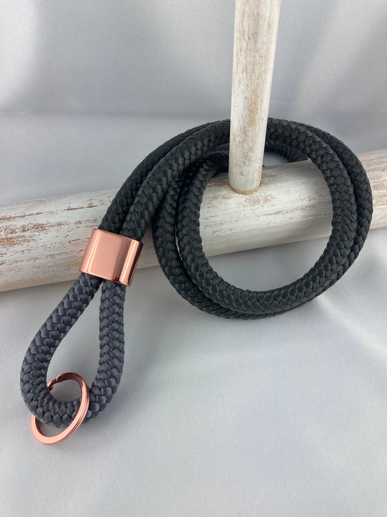 Set of lanyard and key ring made of sailing rope with an intermediate piece in rose gold, gray/dark gray image 4