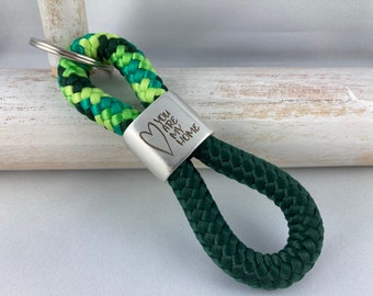 Schlüsselanhänger aus Segelseil mit versilbertem Zwischenstück mit Gravur "you are my home", grün-mix/ dunkelgrün