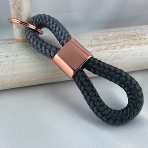 Set of lanyard and key ring made of sailing rope with an intermediate piece in rose gold, gray/dark gray image 7