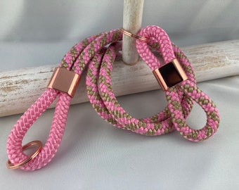 Set of lanyard and key ring made of sailing rope with an intermediate piece in rose gold, pink/pink-beige