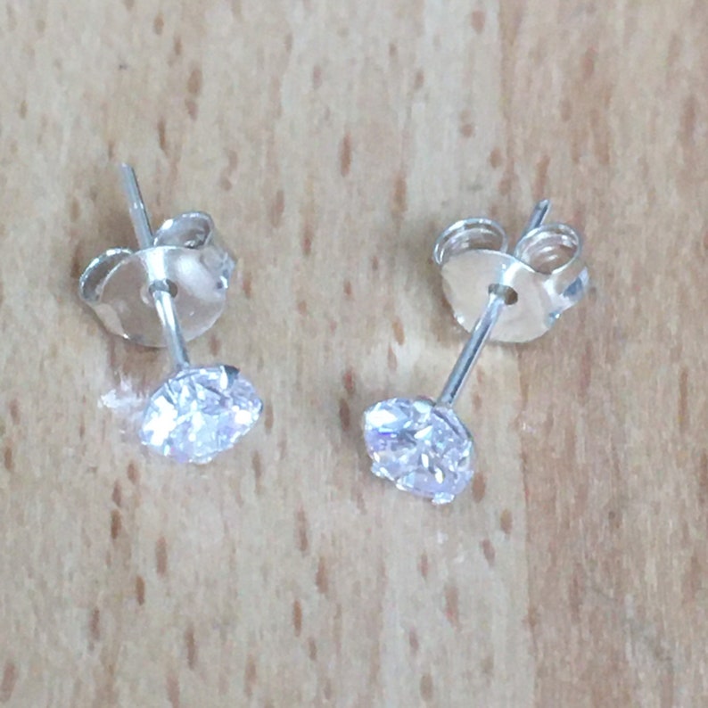 Earrings silver and zirconium chips