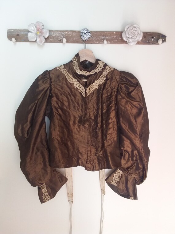 Rare ancient dress. Antique silk bodice and fine … - image 3