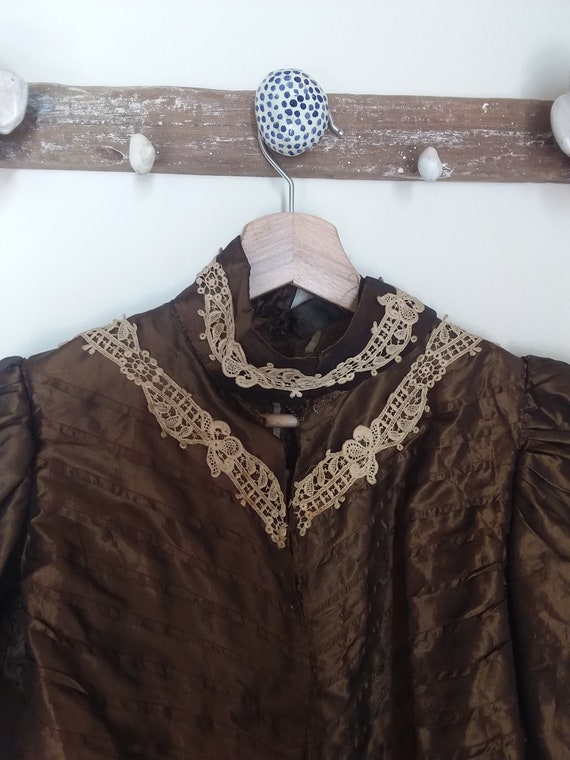 Rare ancient dress. Antique silk bodice and fine … - image 5